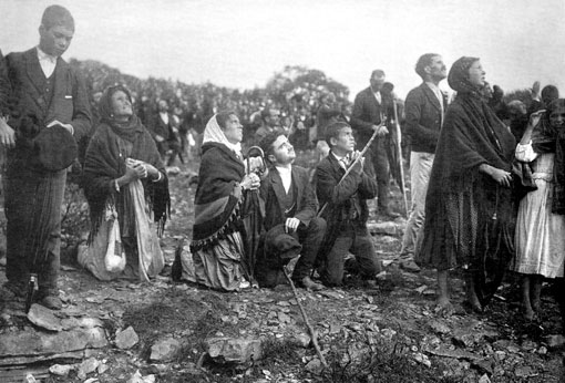 Pèlerins lors de l'apparition du 13 octobre 1917 à Fatima