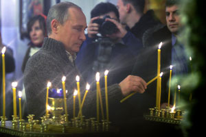 Vladimir Poutine dans une église