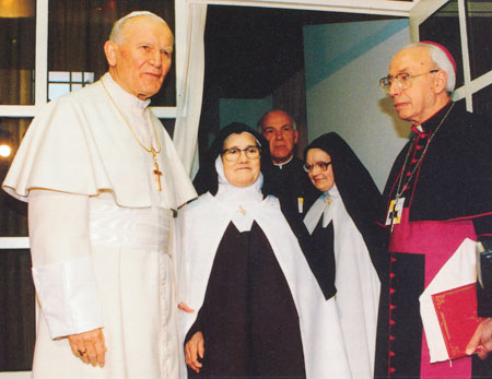 Jean-Paul II à Fatima en 1991 avec sœur Lucie, Mgr Guerra et Mgr do Amaral