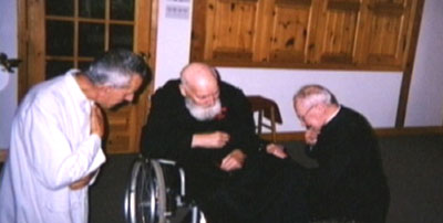 L'abbé Saey rend visite à notre Père