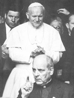 Jean-Paul II et Mgr Marcinkus Jean-Paul II et Mgr Marcinkus