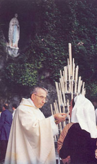 Le patriarche Albino Luciani, pèlerin de Lourdes, au printemps 1971.
