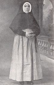 Lucie, à 21 ans, novice chez les sœurs Dorothées de Tuy. Lucie, à 21 ans, novice chez les sœurs Dorothées de Tuy.