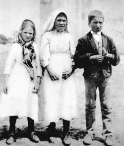 Voyants de Fatima le 13 juillet 1917 Voyants de Fatima le 13 juillet 1917
