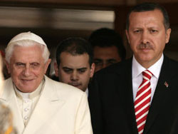 Benoît XVI et le Premier ministre turc Tayyip Erdogan. Benoît XVI et le Premier ministre turc Tayyip Erdogan.