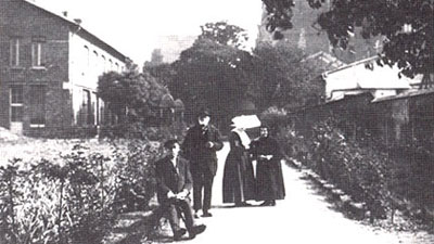Le jardin de sœur Catherine entre l'hospice d'Enghien et la maison de Reuilly. Le jardin de sœur Catherine entre l'hospice d'Enghien et la maison de Reuilly.