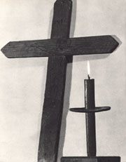 Croix et chandelier fabriqués par le Père de Foucauld Croix et chandelier fabriqués par le Père de Foucauld