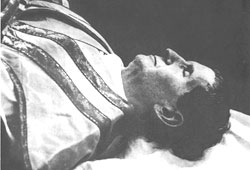 Don Bosco exposé après sa mort. Don Bosco exposé après sa mort.