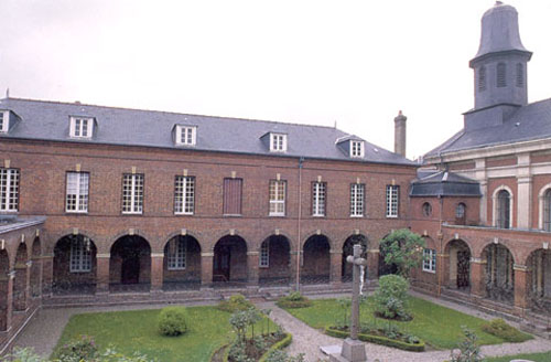 Préau et cloître du Carmel de Lisieux