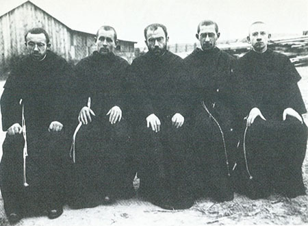 Le P. Kolbe et les quatre premiers frères partant au Japon.