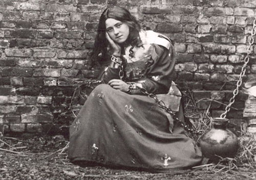 sainte Thérèse dans le rôle de sainte Jeanne d'Arc prisonnière sainte Thérèse dans le rôle de sainte Jeanne d'Arc prisonnière