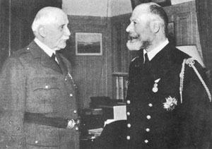 L'amiral Estéva, “ le saint de la Marine ”, est reçu par le maréchal Pétain à son retour de Tunisie, le 20 mai 1943. L'amiral Estéva, “ le saint de la Marine ”, est reçu par le maréchal Pétain à son retour de Tunisie, le 20 mai 1943.