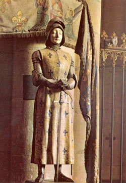 Jeanne, pendant le sacre de Charles VII dans la cathédrale de Reims. Jeanne, pendant le sacre de Charles VII dans la cathédrale de Reims.