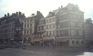Rouen, place du Vieux-Marché Rouen, place du Vieux-Marché