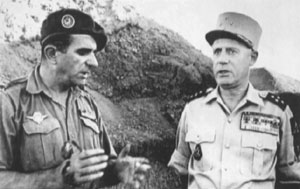 Le colonel Gilles et le général Salan Le colonel Gilles et le général Salan