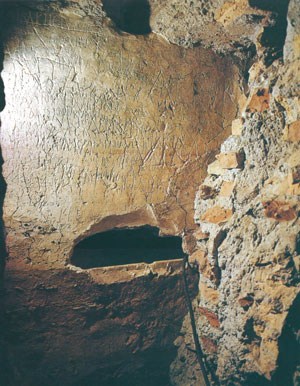 Mur G contenant le loculus Mur G contenant le loculus
