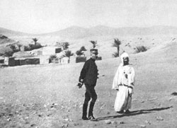 Lyautey en visite chez le Père de Foucauld Lyautey en visite chez le Père de Foucauld