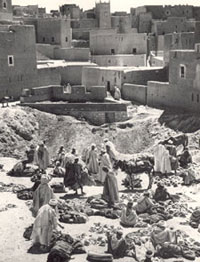 Souk de Tinerhir que visite le voyageur. Souk de Tinerhir que visite le voyageur.