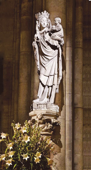 La Vierge du pilier de Notre-Dame de Paris La Vierge du pilier de Notre-Dame de Paris