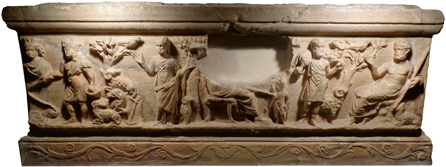 Le sarcophage de l’ancien prieuré de la Gayole Le sarcophage de l’ancien prieuré de la Gayole