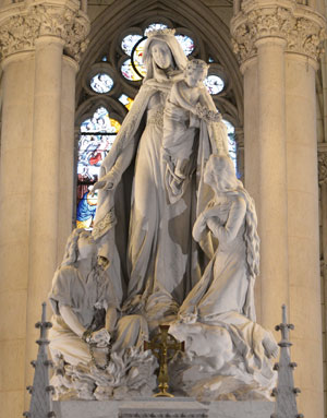 Statue de Notre-Dame de Montligeon