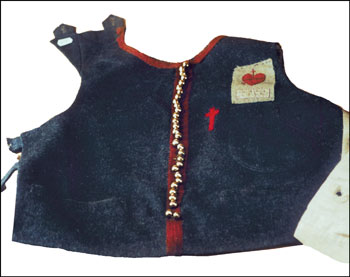 Veste intérieure de l'uniforme de zouave pontifical d'Henri de Verthamon. Veste intérieure de l'uniforme de zouave pontifical d'Henri de Verthamon.