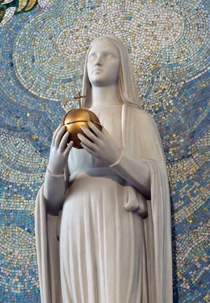 Vierge au globe de la chapelle de la Rue du Bac