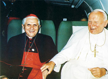 Le cardinal Ratzinger avec Jean-Paul II